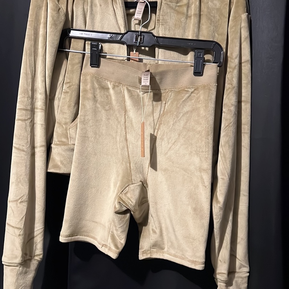 Skims Velour Lounge Wear short